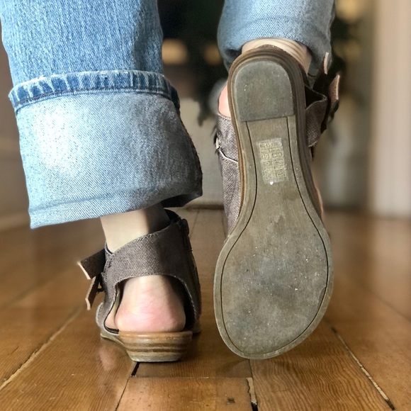 🐠BLOWFISH BROWN PEEP TOE SIDE ZIPPER SANDALS 🐠 - Picture 7 of 13